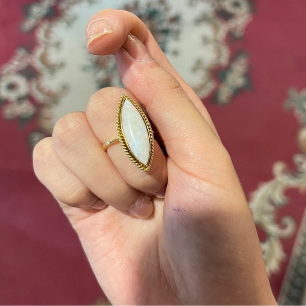 Gorgeous 18k Solid Gold White Opal Ring - image 3